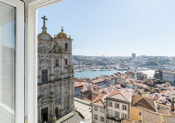 Deluxe-Apartment, 1 Queen-Bett, Flussblick | Blick auf die Stadt