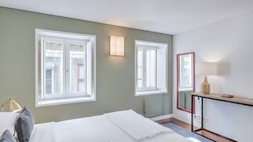 Deluxe Apartment, 1 Queen Bed, River View