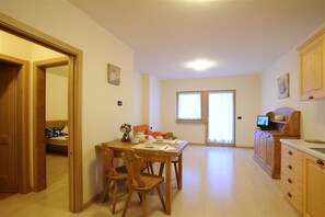 Apartment, 1 Schlafzimmer | Wohnbereich | Flachbildfernseher