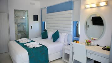 Chambre Double Luxe, 1 grand lit, vue mer | Coffres-forts dans les chambres, bureau, chambres insonorisées