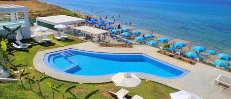 Seasonal outdoor pool, pool umbrellas, sun loungers