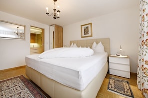 Panoramic Room | In-room safe, free WiFi, bed sheets - Hotel Montabella (Tschagguns)