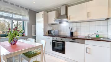 Basic Apartment | Private kitchen | Full-size fridge, stovetop, electric kettle, toaster