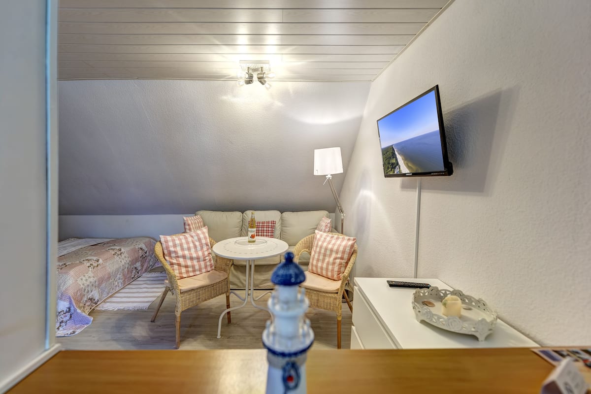 Estudio | Decoración personalizada, muebles diferentes y wifi gratis
