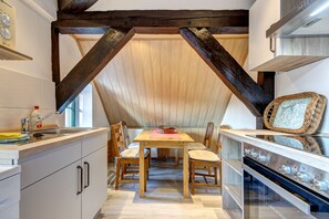 Appartement, 2 chambres | Cuisine privée | Grand réfrigérateur, plaque de cuisson, bouilloire électrique