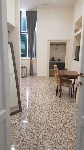 Doppia Standard | Servizio della camera