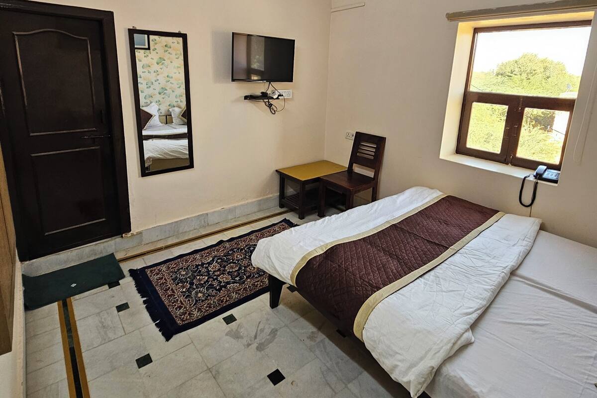 Deluxe Room | Egyptian cotton sheets, premium bedding, in-room safe, soundproofing