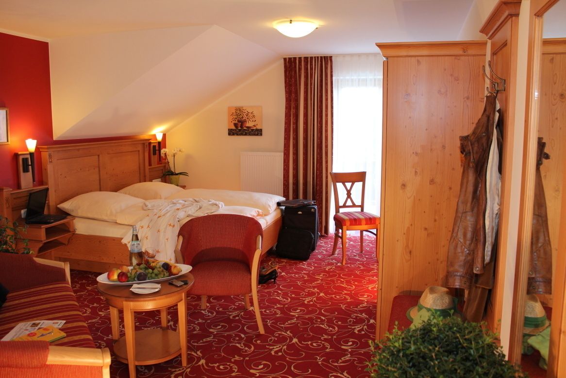 Dobbeltrom – comfort | Safe på rommet, skrivebord og ekstrasenger (mot et tillegg)