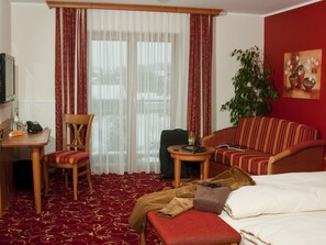 Comfort Double Room | In-room safe, desk, rollaway beds, free WiFi - Landgasthof Apfelbeck (Mamming)