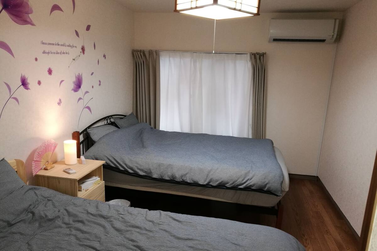 Dúplex familiar, varias camas, no fumadores | Ropa de cama de alta calidad, edredones de plumas, cortinas opacas
