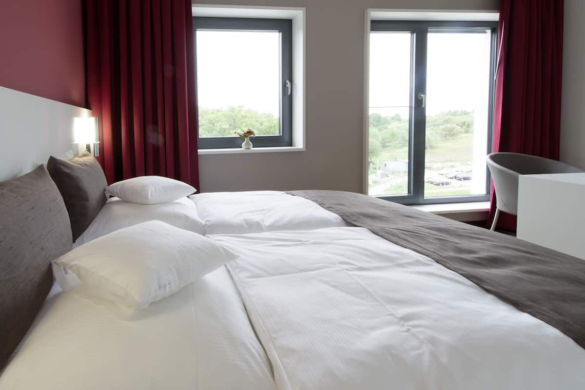 Hypo-allergenic bedding, free WiFi
