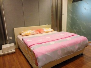 Apartment | 1 bedroom, desk, laptop workspace, iron/ironing board