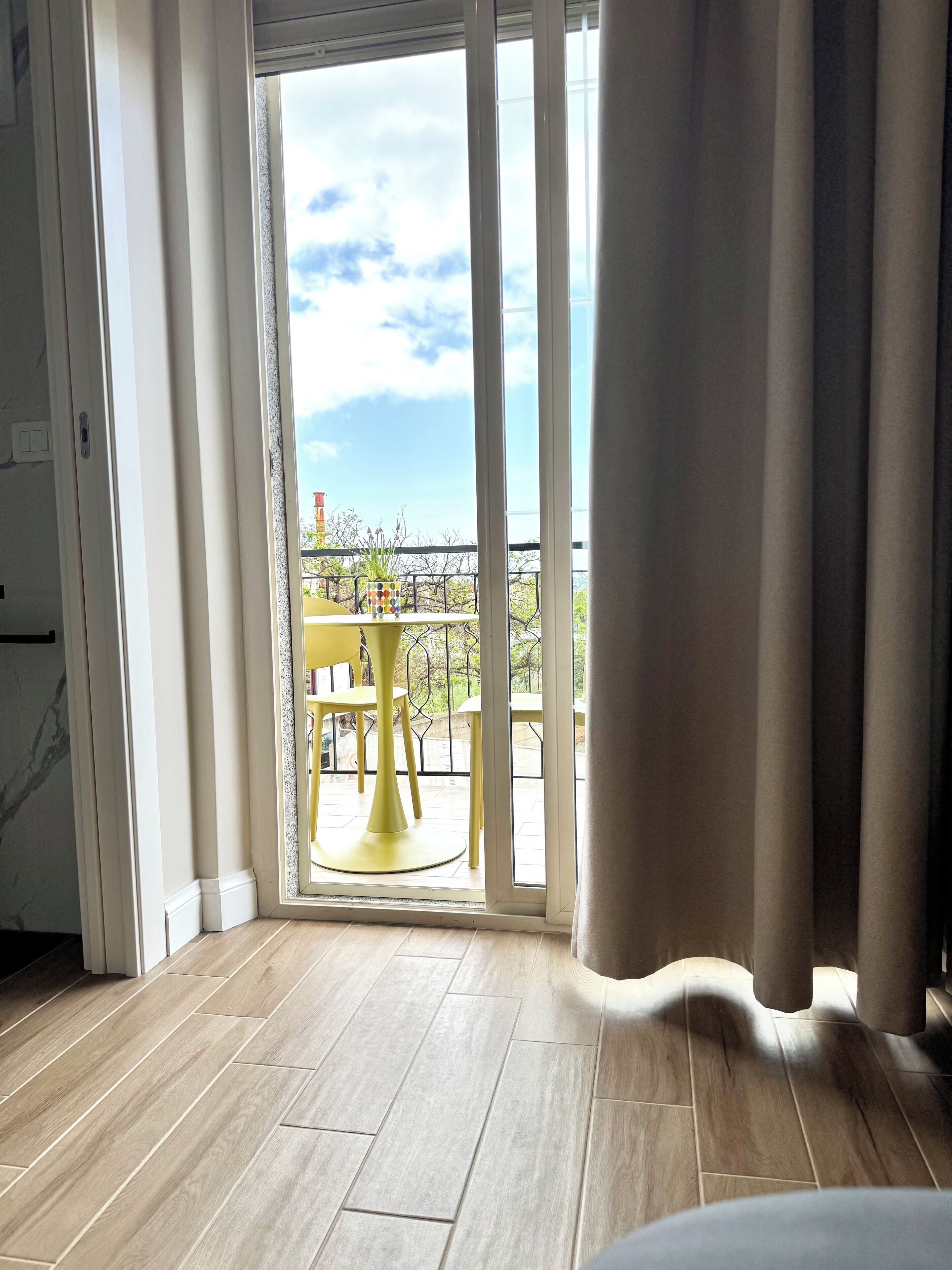 Egyptian cotton sheets, premium bedding, memory foam beds, minibar