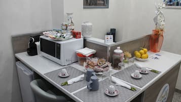 TĂ€gliches inbegriffenes kontinentales FrĂŒhstĂŒck