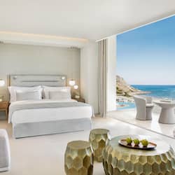 Premium bedding, free minibar, in-room safe, blackout curtains