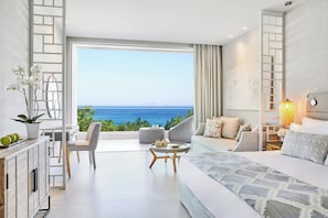 Junior Suite, Sea View | Premium bedding, free minibar, in-room safe, blackout curtains