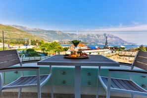 Deluxe-Apartment, 1 Schlafzimmer, Terrasse, Meerseite | Klimaanlage