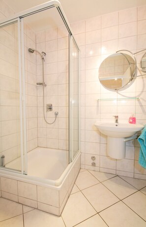 Departamento (Passat) | Baño | Regadera y secadora de cabello 