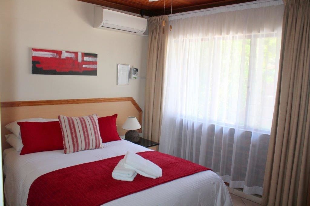 2 bedrooms, desk, blackout curtains, free WiFi