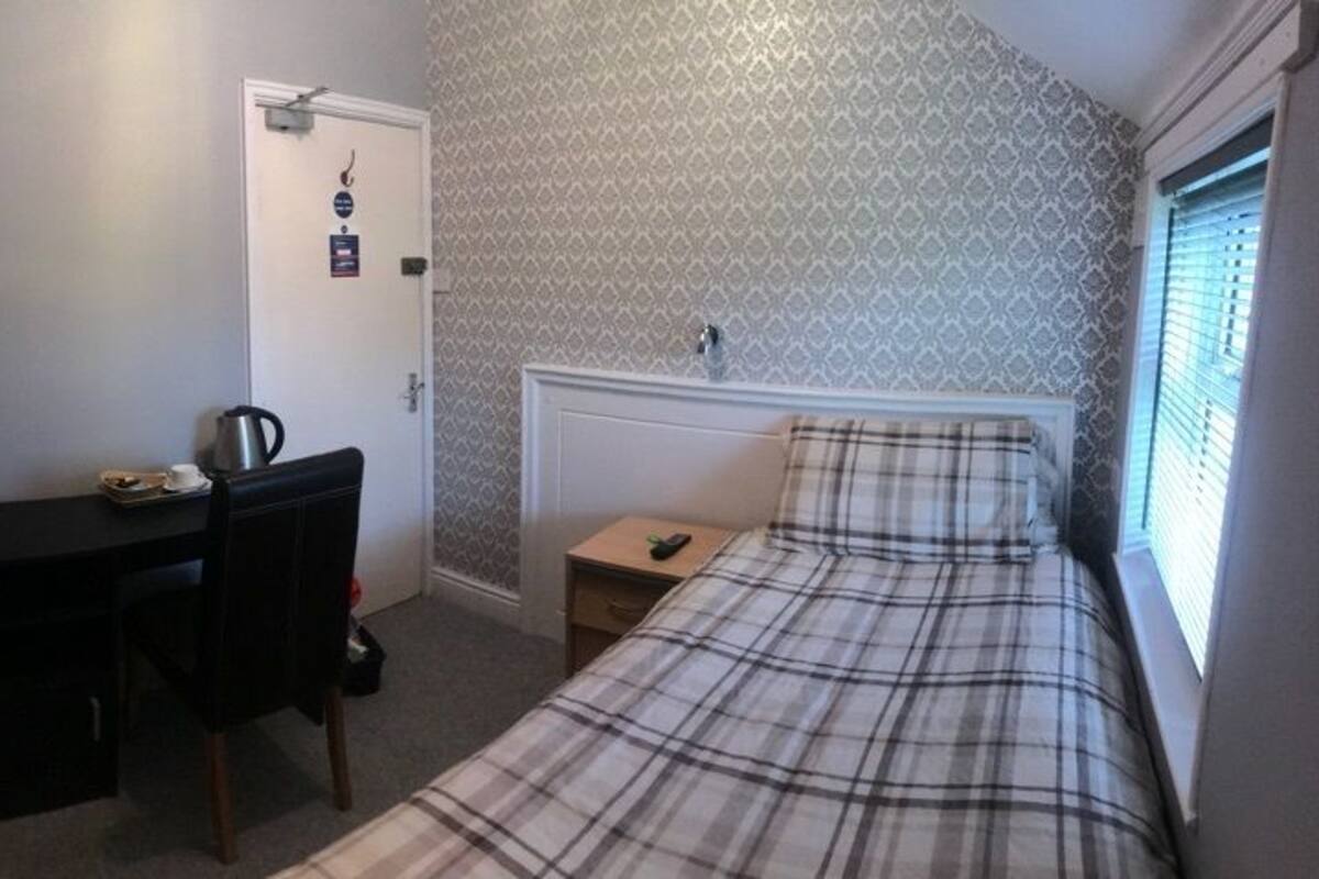 Economy Single Room | Soundproofing, iron/ironing board (on request), free WiFi, bed sheets