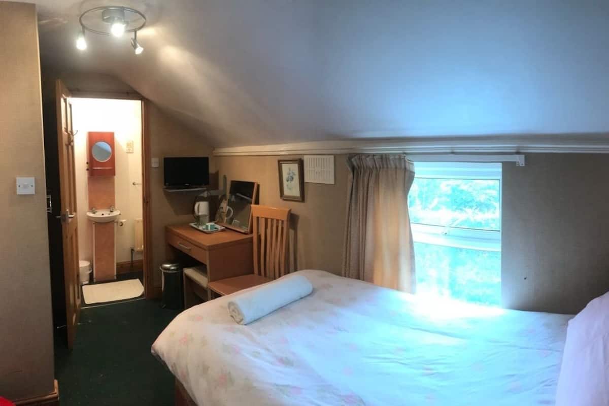 Standard Double or Twin Room | Kalis bunyi, seterika/papan seterika, Wi-fi percuma, cadar katil