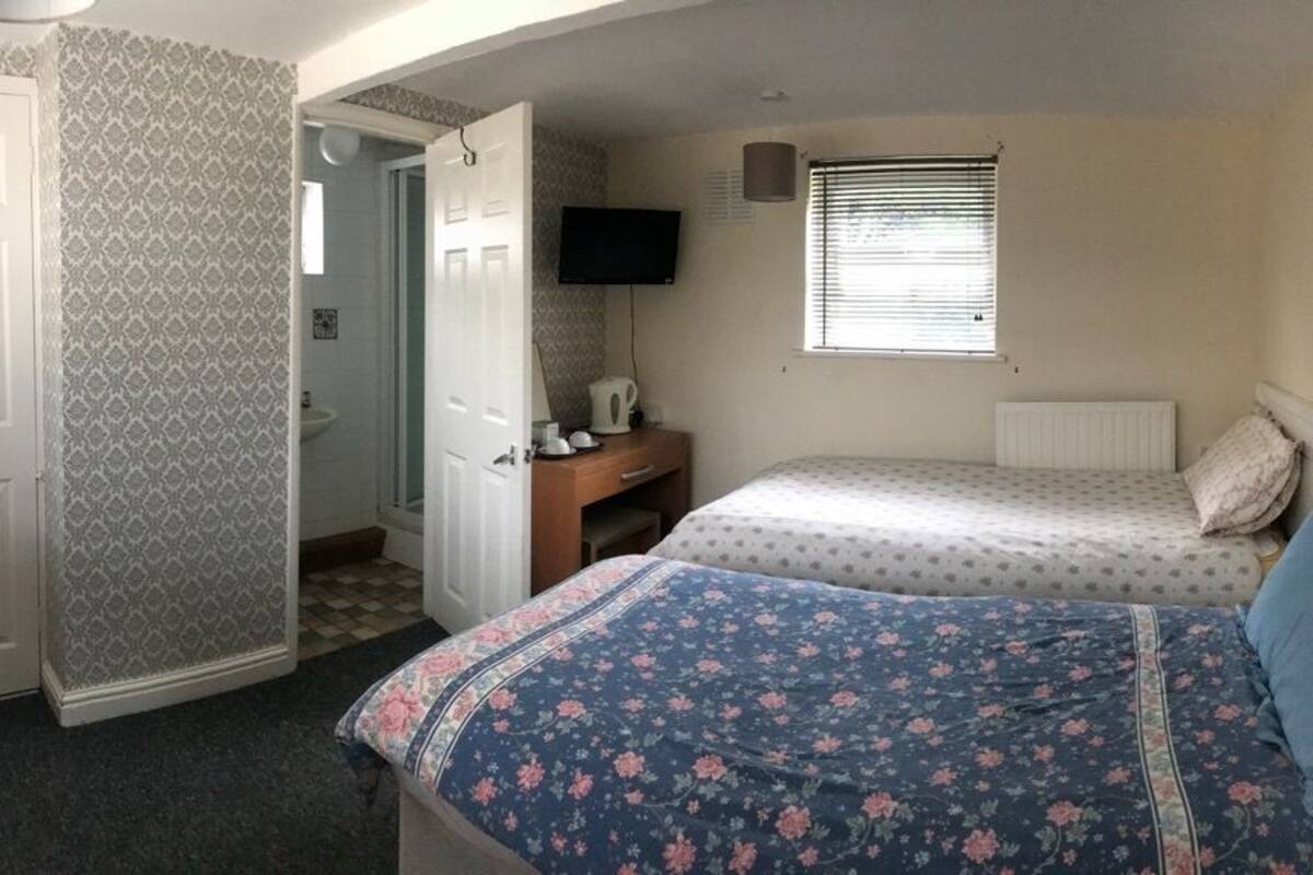 Large Double or Twin Room (Accessible) | Soundproofing, iron/ironing board (on request), free WiFi, bed sheets