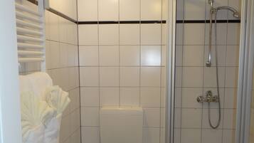 Shower kamar mandi