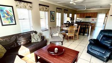 Family Apartment, 3 Bedrooms | Private kitchen
