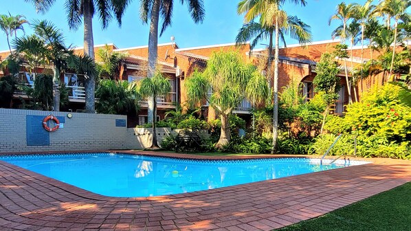 Outdoor pool, open 8:00 AM to 8:00 PM, pool loungers