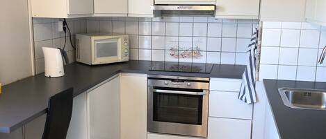 스탠다드 더블룸 | 공용 주방 | 대용량 냉장고, 전자레인지, 오븐, 식기 세척기