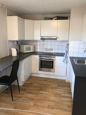 Refrigerador con freezer, microondas, horno, lavavajillas