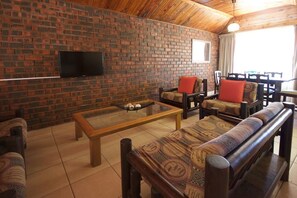 Family Apartment, 3 Bedrooms, Non Smoking | Living area