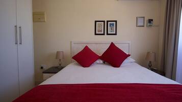 Appartement, 2 chambres, non-fumeurs | Bureau, rideaux occultants, Wi-Fi gratuit, draps fournis