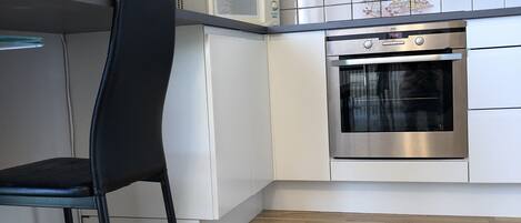 대용량 냉장고, 전자레인지, 오븐, 쿡탑