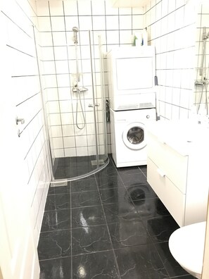 Standard-Doppelzimmer | Badezimmer