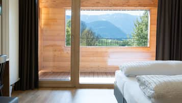 Una cassaforte in camera, una scrivania, insonorizzazione