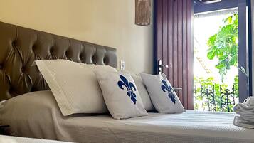 Triple Room | Minibar, in-room safe, free WiFi, bed sheets