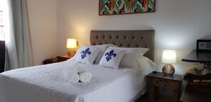 Minibar, in-room safe, free WiFi, bed sheets - Magnu's Pousada (Paraty)