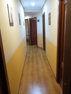 Interior - Hostal Becares (Palencia)