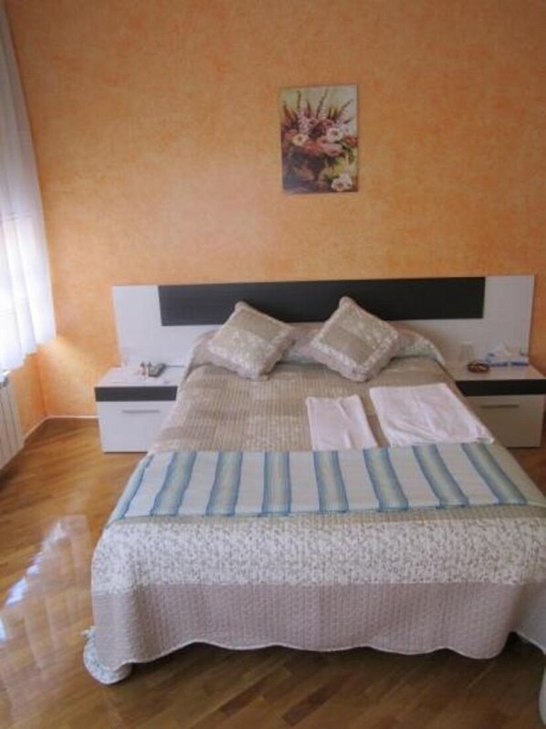 Minibar, système d’insonorisation, accès au Wi-Fi (inclus)