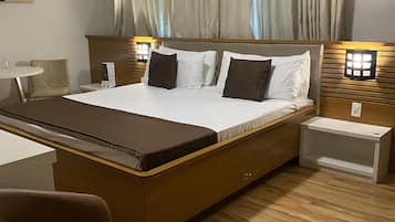 Minibar, desk, blackout curtains, free WiFi