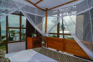 6 bedrooms, in-room safe, individually decorated, individually furnished - Top Secret Beach hotel (Matara)