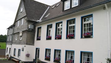 Façana frontal de l'allotjament