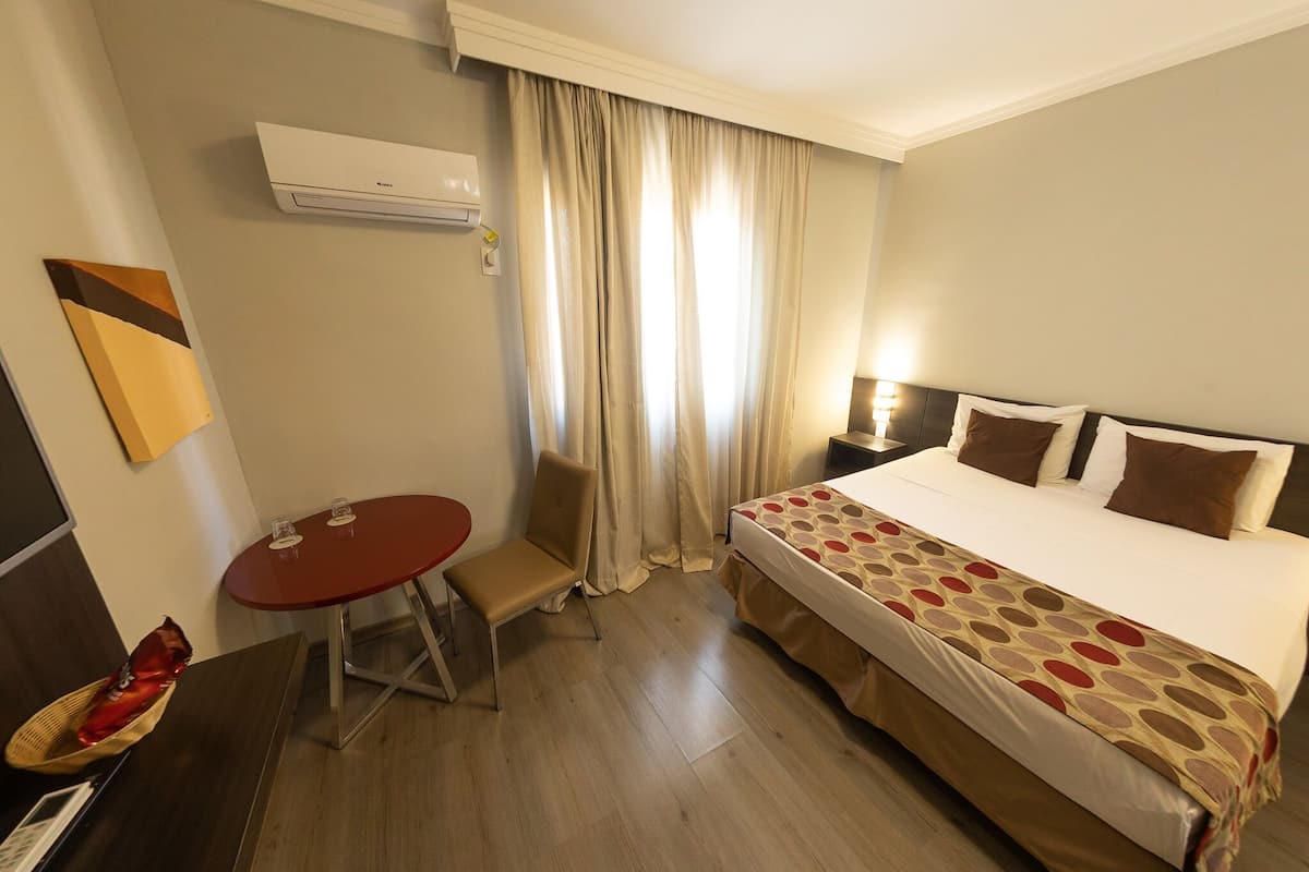 Quarto Superior, Class A, Cama Quenn | Minibar, desk, blackout drapes, free WiFi