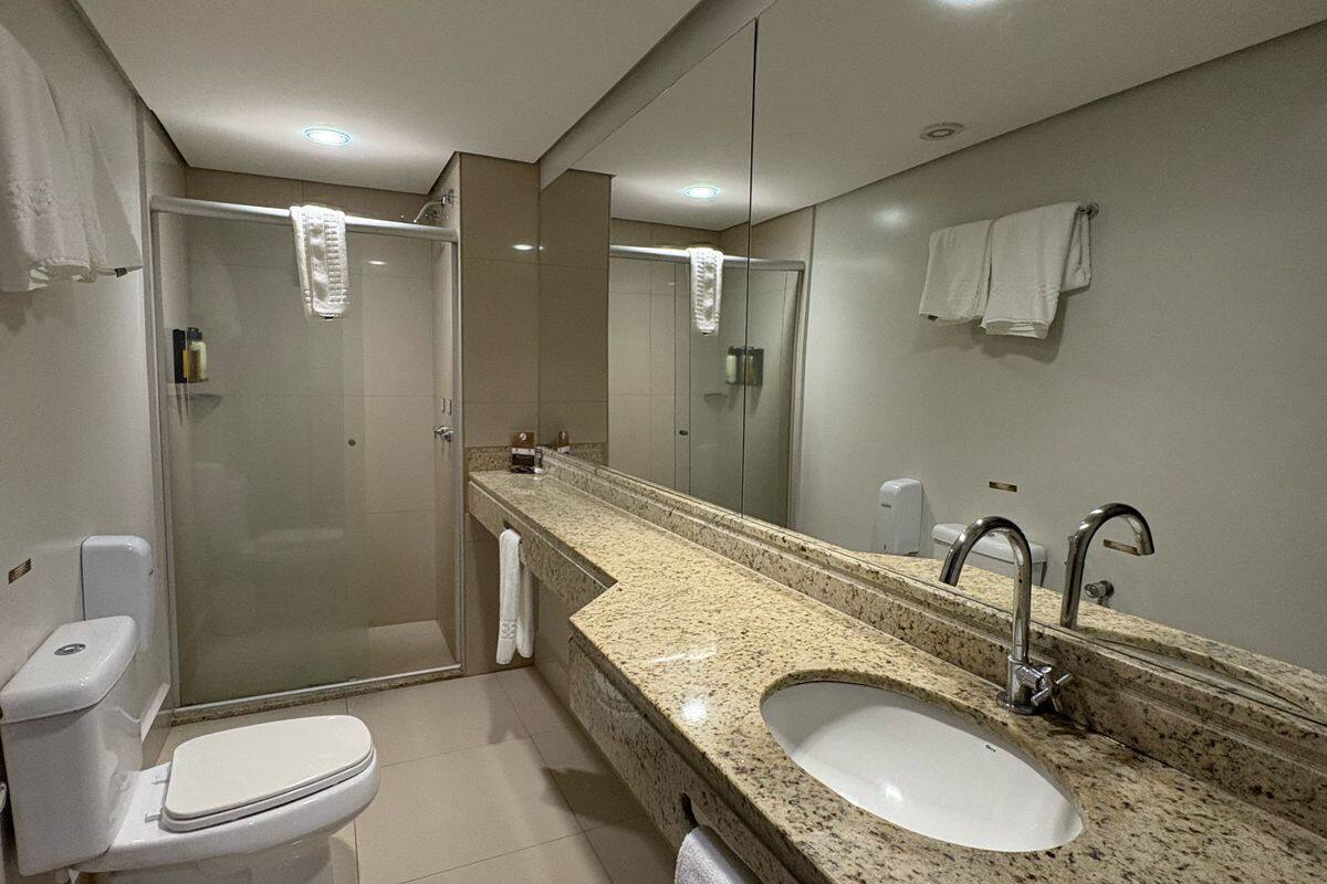 shower, free toiletries, towels