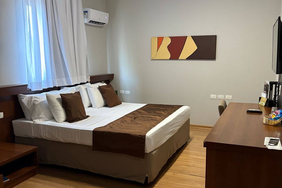 deluxe room, 1 double bed, air conditioning | 1 bedroom, minibar, in-room safe, desk