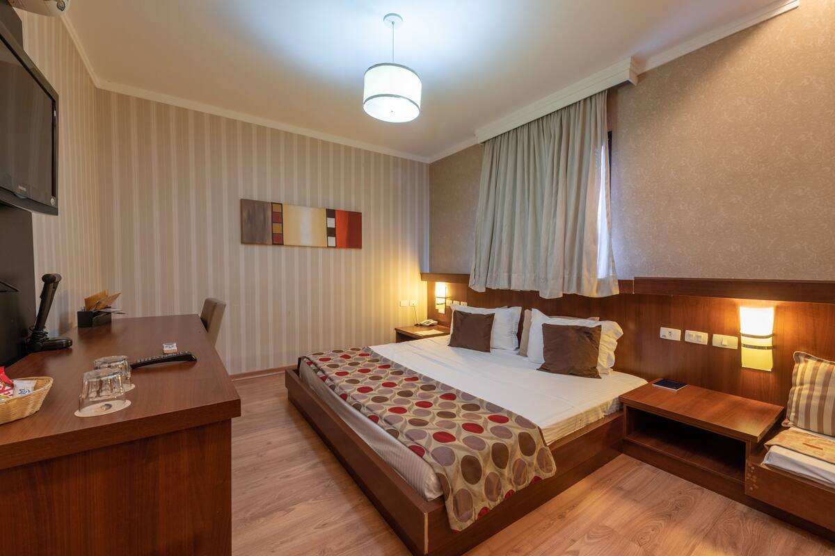 Minibar, in-room safe, desk, free WiFi
