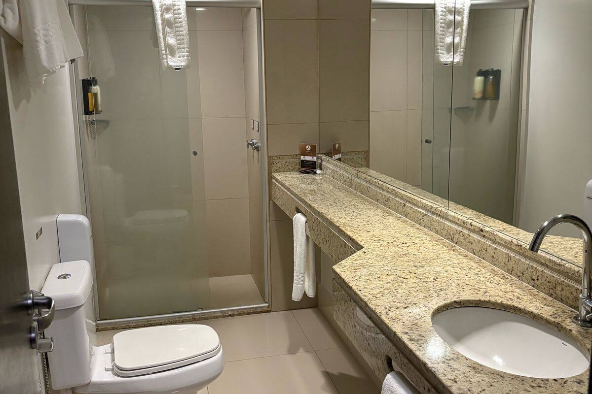 deluxe room, 1 double bed, air conditioning | bathroom | shower, free toiletries, towels