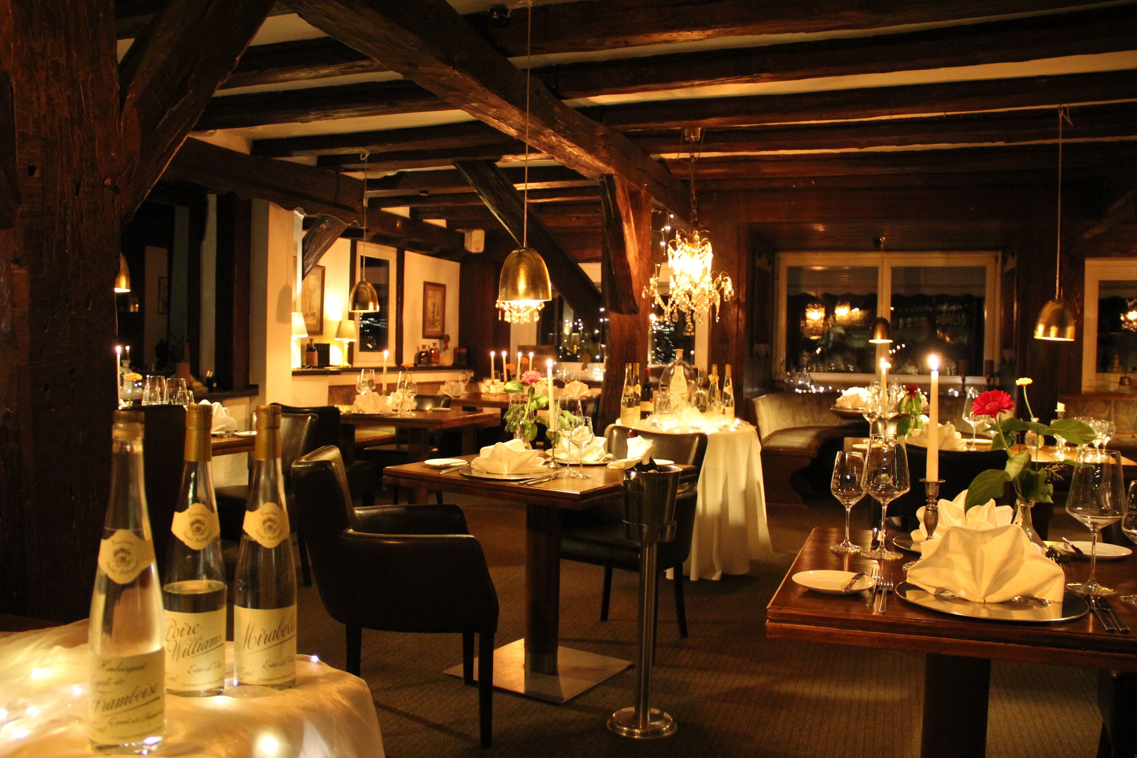 2 間餐廳，供應晚餐