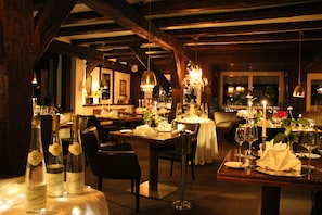 2 restaurantes; se sirven cenas